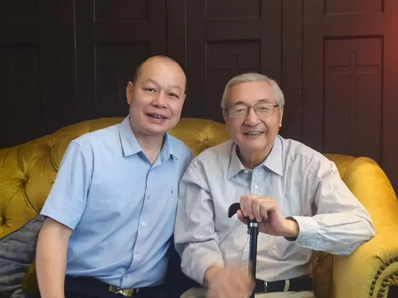 ملاقات با آکادمیسین CAS Xu Zhihong برای کاوش در فناوری تولید زیستی Anoectochilus و دریافت کتیبه انحصاری او برای Xinquan Shibawan Ice Snow Anoectochilus